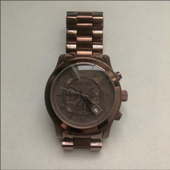 Michael Kors Oversized Watch - Picture 2 of 8